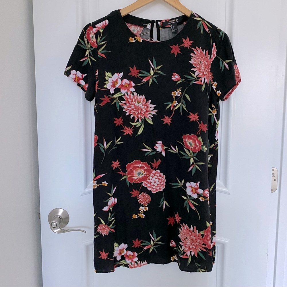 Forever 21 Womens dress. Japanese floral pattern. Size small.